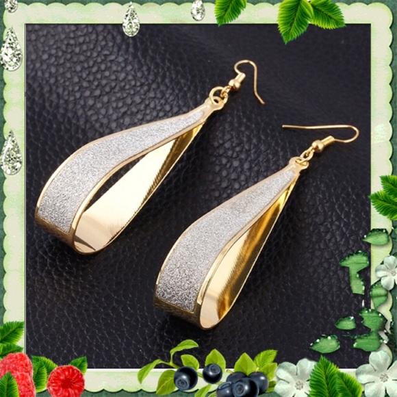 Hoop Earrings - Picture 4 of 4